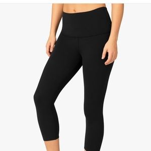 Beyond Yoga shirred capri black pants